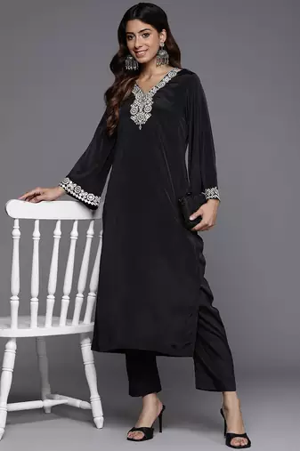 Paisley Yoke Design Thread Work Straight Kurta with Trousers