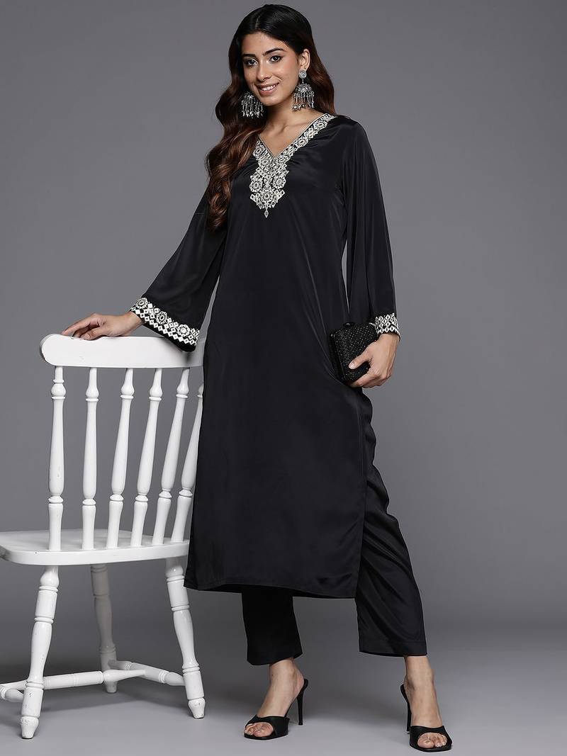 Paisley Yoke Design Thread Work Straight Kurta with Trousers