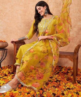 Floral Embroidered Chanderi Silk Kurta with Trousers & Dupatta 1