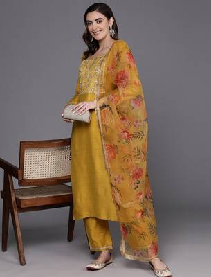 Floral Embroidered Chanderi Silk Kurta with Trousers & Dupatta 8