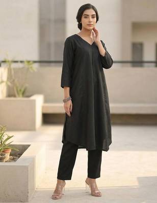 V Neck A-Line Kurta with Trousers 1