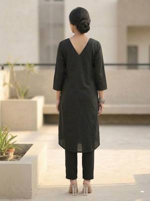 V Neck A-Line Kurta with Trousers 4