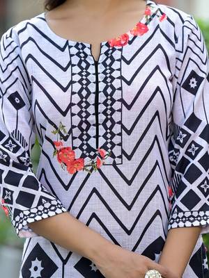 Geometric Printed Straight Kurta With Trousers & Dupatta 2