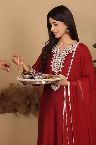 Women Floral Embroidered Regular Kurta with Trousers & Dupatta