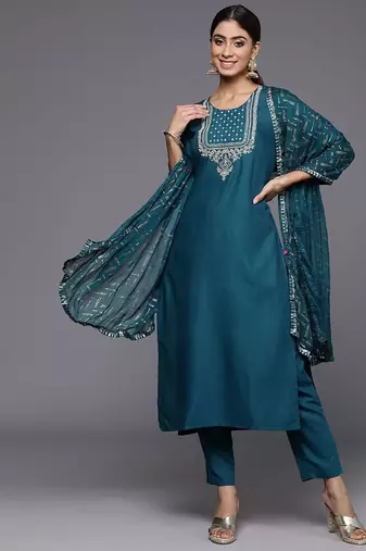 Floral Thread Work Yoke Sequinned Kurta with Trousers & Dupatta