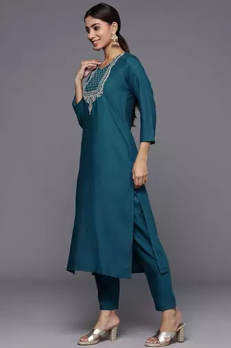 Floral Thread Work Yoke Sequinned Kurta with Trousers & Dupatta