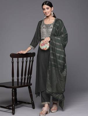Women Green Yoke Design Sequinned Kurta with Trousers & With Dupatta 7