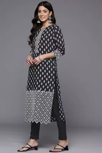 Floral Printed Thread Work Pure Silk Kurta With Trousers & Dupatta