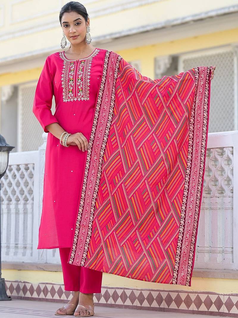 Floral Embroidered Regular Thread Work Kurta with Trousers & With Dupatta