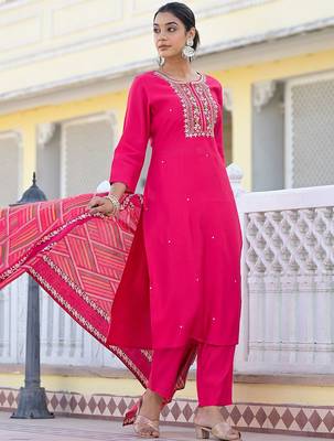 Floral Embroidered Regular Thread Work Kurta with Trousers & With Dupatta 3