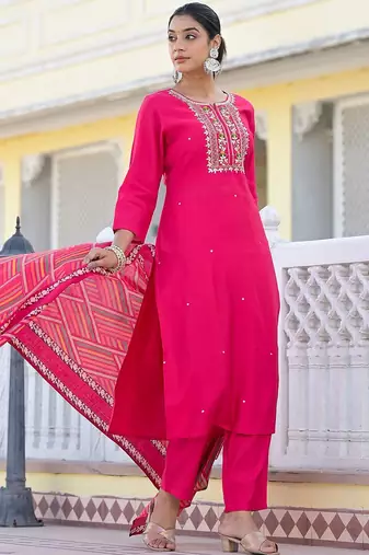 Floral Embroidered Regular Thread Work Kurta with Trousers & With Dupatta