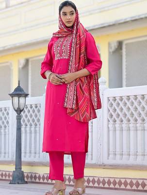 Floral Embroidered Regular Thread Work Kurta with Trousers & With Dupatta 5