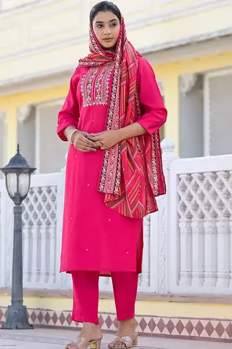 Floral Embroidered Regular Thread Work Kurta with Trousers & With Dupatta