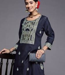 Women Navy Blue Ethnic Motifs Printed Liva Kurta with Trousers