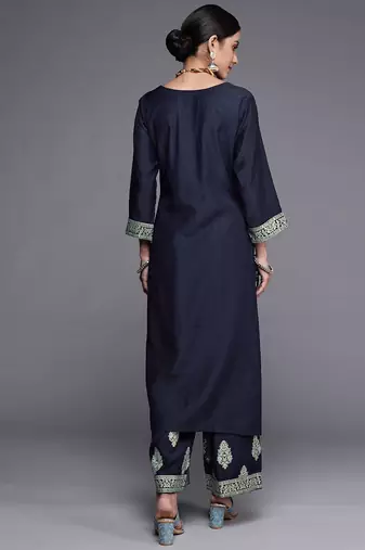 Women Navy Blue Ethnic Motifs Printed Liva Kurta with Trousers