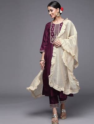 Women Purple & Cream Embroidered Gotta Patti Kurta with Trousers & Dupatta 5