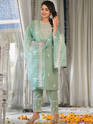 Ethnic Motifs Embroidered Regular Thread Work Kurta with Trousers & Dupatta 1