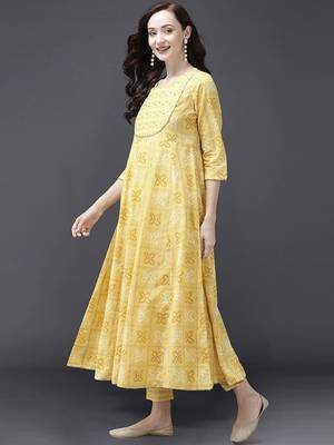 Women Yellow & White Bandhani Sequinned Kurta with Trousers & With Dupatta 4
