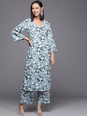 Women Floral Printed Regular Silk Crepe Kurta with Trousers 4