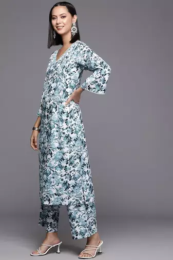 Women Floral Printed Regular Silk Crepe Kurta with Trousers