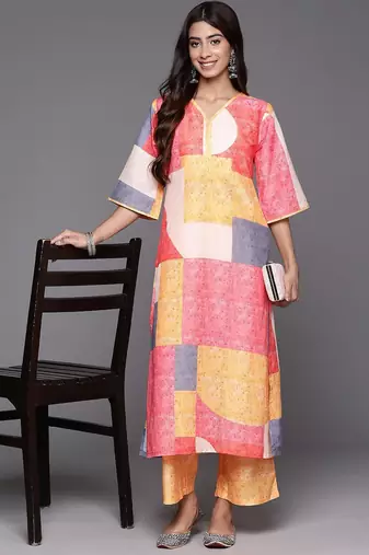Women Printed Regular Kurta with Trousers