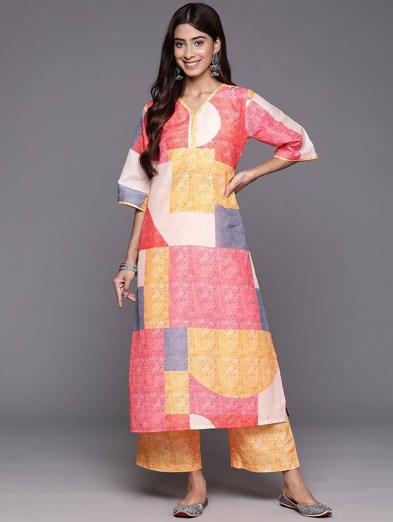 Women Printed Regular Kurta with Trousers