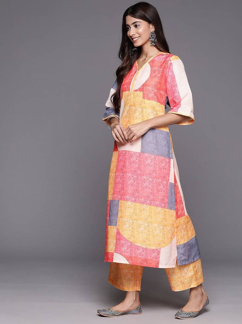 Women Printed Regular Kurta with Trousers
