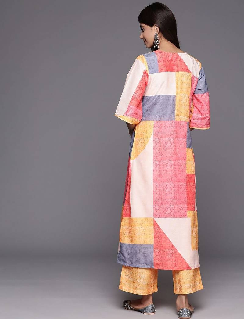 Women Printed Regular Kurta with Trousers