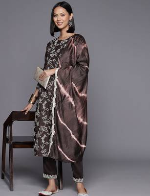 Floral Embroidered Regular Sequinned Chanderi Silk Kurta with Trousers & Dupatta 1