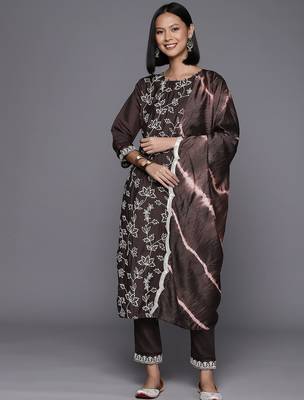Floral Embroidered Regular Sequinned Chanderi Silk Kurta with Trousers & Dupatta 5