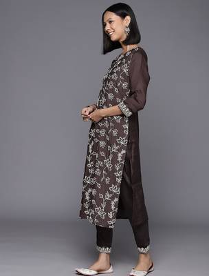 Floral Embroidered Regular Sequinned Chanderi Silk Kurta with Trousers & Dupatta 6