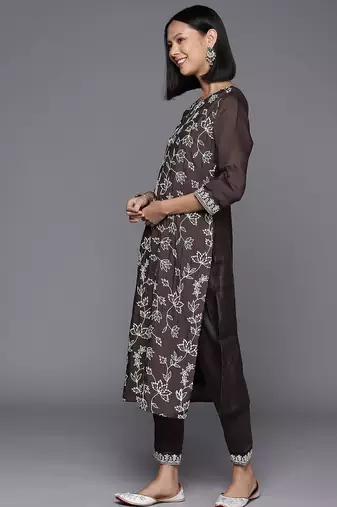 Floral Embroidered Regular Sequinned Chanderi Silk Kurta with Trousers & Dupatta