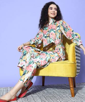 Women Floral Printed Regular Kurta with Trousers 2
