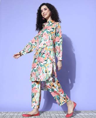 Women Floral Printed Regular Kurta with Trousers 4