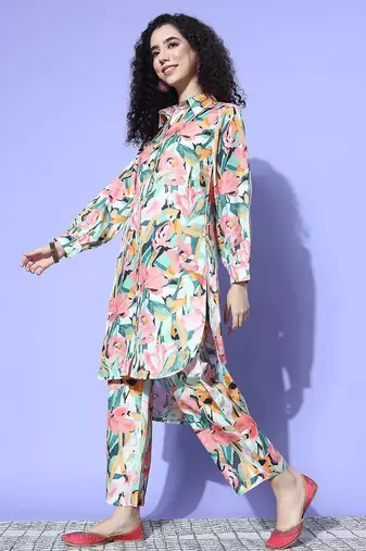 Women Floral Printed Regular Kurta with Trousers