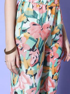 Women Floral Printed Regular Kurta with Trousers 6
