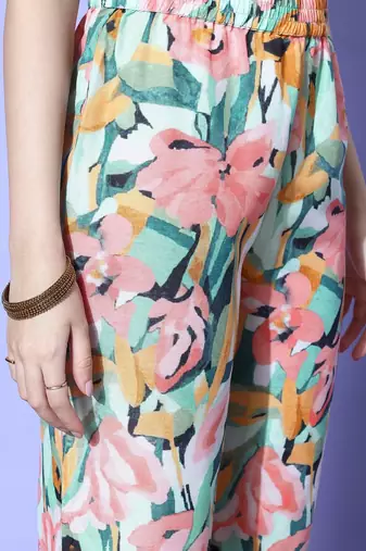 Women Floral Printed Regular Kurta with Trousers