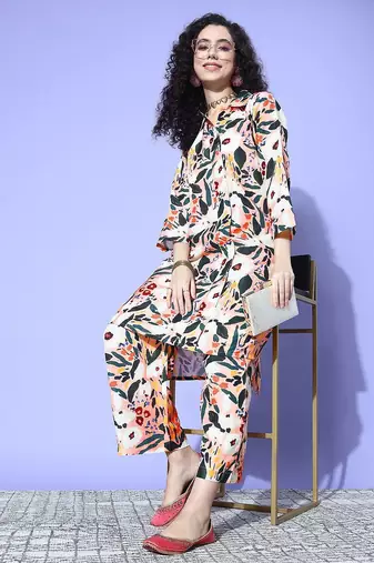 Women Printed Regular Kurta with Trousers