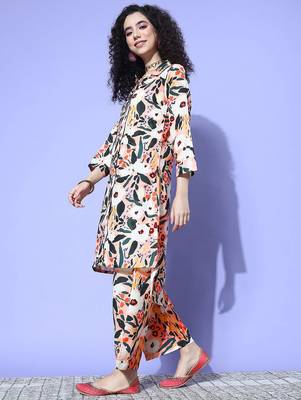 Women Printed Regular Kurta with Trousers 4