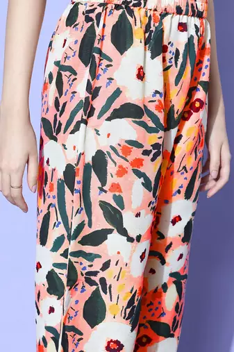 Women Printed Regular Kurta with Trousers