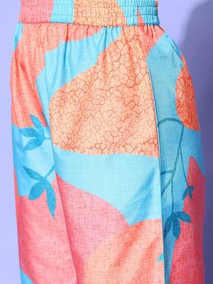 Women Printed Regular Kurta with Trousers 6