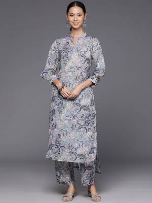 Women Paisley Printed Regular Kurta With Trousers 1