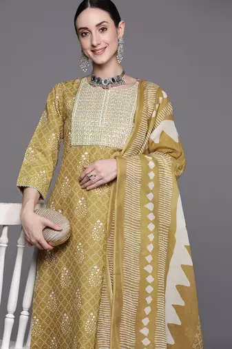 Bandhani Printed Regular Thread Work Pure Cotton Kurta With Trousers & Dupatta