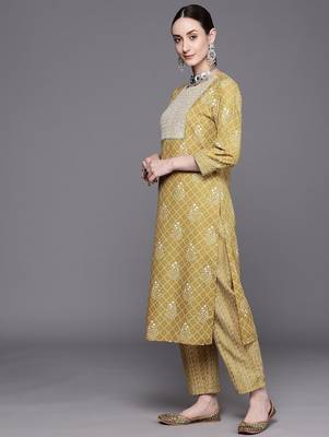 Bandhani Printed Regular Thread Work Pure Cotton Kurta With Trousers & Dupatta 7