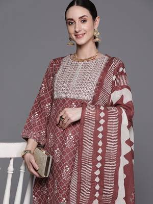 Bandhani Printed Regular Thread Work Pure Cotton Kurta With Trousers & Dupatta 2
