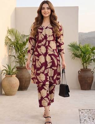 Women Floral Printed Regular Pure Cotton Kurta with Trousers 1