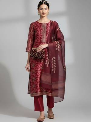 Women Ethnic Motifs Printed Regular Thread Work Kurta with Trousers & With Dupatta 1