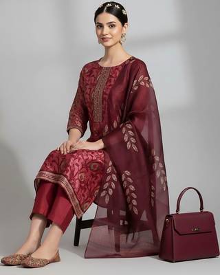 Women Ethnic Motifs Printed Regular Thread Work Kurta with Trousers & With Dupatta 3