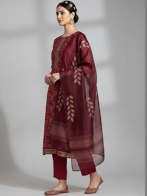 Women Ethnic Motifs Printed Regular Thread Work Kurta with Trousers & With Dupatta 4