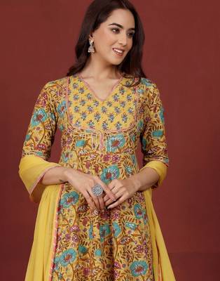 Women Floral Printed Regular Gotta Patti Pure Cotton Kurta, Trousers with Dupatta 2